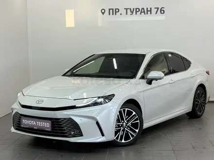 Toyota Camry Luxe 2024 года за 20 900 000 тг. в Астана