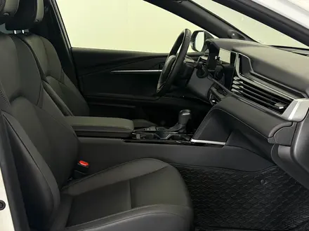 Toyota Camry Luxe 2024 года за 20 900 000 тг. в Астана – фото 6