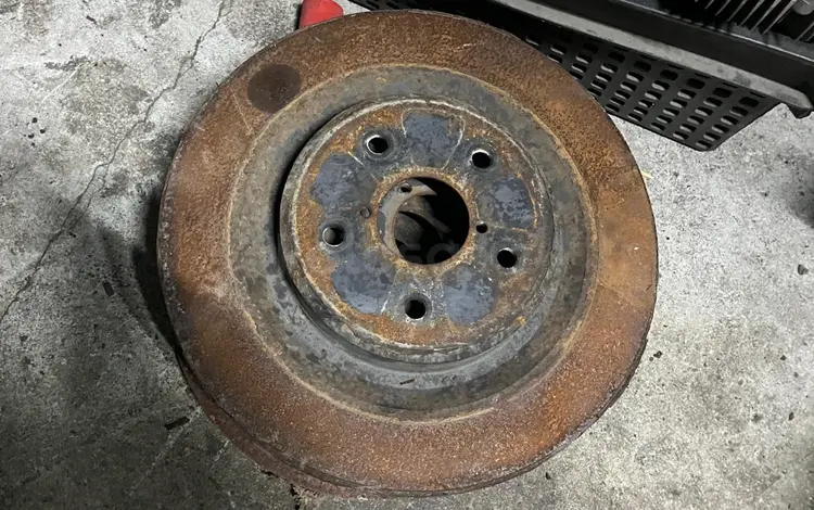 ТОРМОЗНЫЕ ДИСКИ ЗАДНИЕ НИССАН ТИТАН 5.6 за 10 000 тг. в Алматы