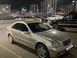 Mercedes-Benz C 240 2002 года за 3 500 000 тг. в Астана