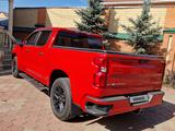 Chevrolet Silverado 2022 годаfor33 000 000 тг. в Караганда – фото 2