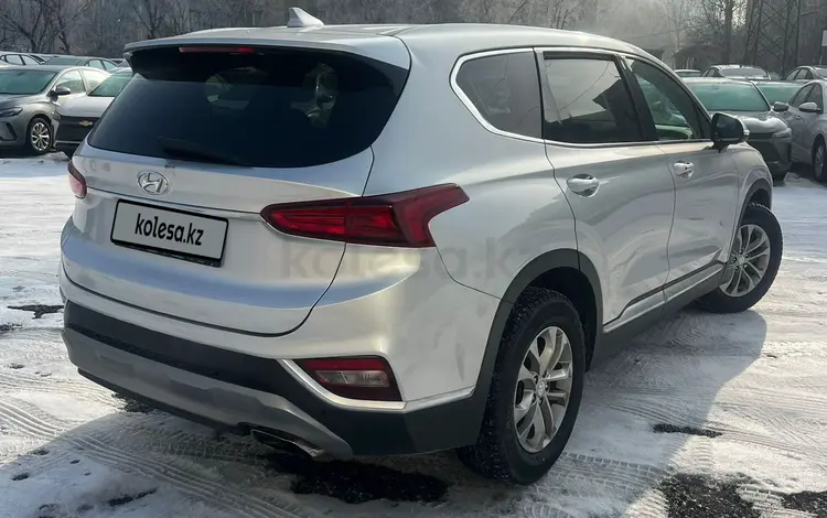 Hyundai Santa Fe 2018 года за 15 000 000 тг. в Алматы