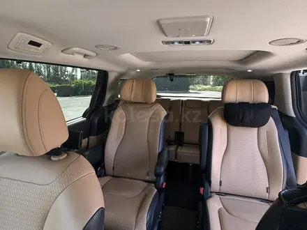 Kia Carnival 2022 года за 21 000 000 тг. в Шымкент – фото 15