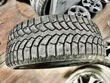 1 шипованная шина Bridgestone 285/65/17 за 79 990 тг. в Астана