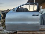 Дверь передняя левая MERCEDES BENZ W211 за 11 555 тг. в Шымкент