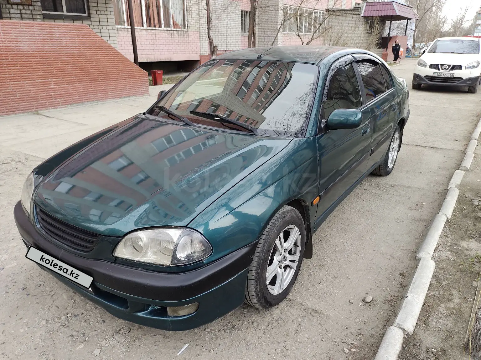 Toyota Avensis, 1999