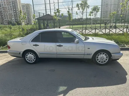 Mercedes-Benz E 240 1998 года за 3 000 000 тг. в Алматы – фото 7