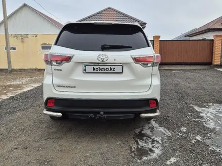 Toyota Highlander 2015 года за 15 000 000 тг. в Атырау – фото 2