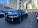 Toyota Highlander Luxe 2017 года за 17 050 000 тг. в Астана