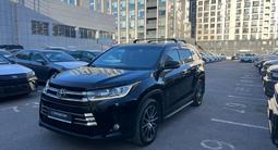 Toyota Highlander Luxe 2017 года за 17 050 000 тг. в Астана