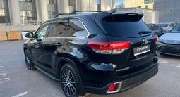 Toyota Highlander Luxe 2017 года за 17 050 000 тг. в Астана – фото 2