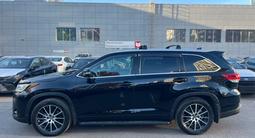Toyota Highlander Luxe 2017 года за 17 050 000 тг. в Астана – фото 3