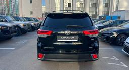 Toyota Highlander Luxe 2017 года за 17 050 000 тг. в Астана – фото 4