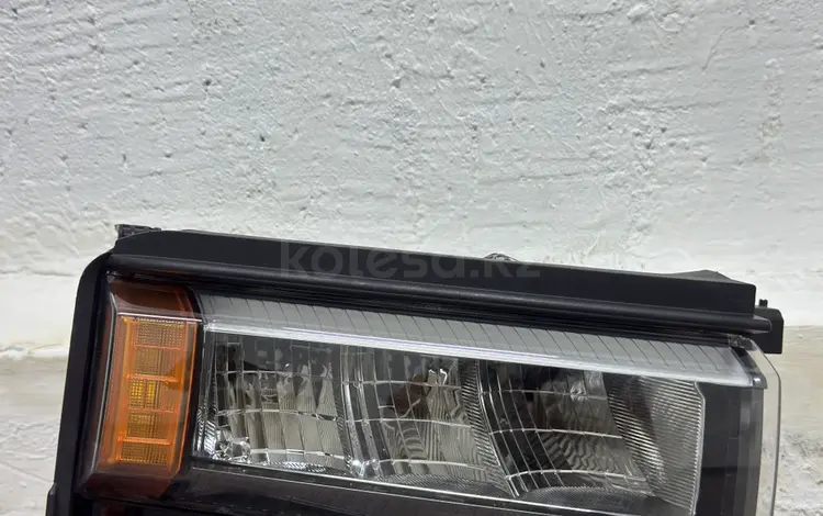 Правая фара на Toyota Land Cruiser Prado 250 БУ ОРИГИНАЛ за 200 000 тг. в Астана