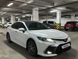 Toyota Camry 2022 года за 14 800 000 тг. в Алматы – фото 3