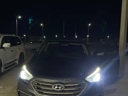 Hyundai Santa Fe 2018 года за 6 000 000 тг. в Актау – фото 2