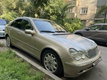 Mercedes-Benz C 240 2001 года за 2 900 000 тг. в Алматы