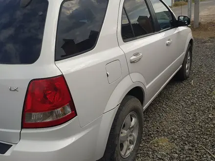 Kia Sorento 2005 года за 5 000 000 тг. в Атырау – фото 3