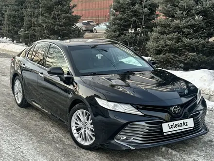 Toyota Camry 2020 года за 16 000 000 тг. в Усть-Каменогорск