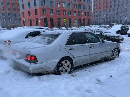 Mercedes-Benz S 320 1998 года за 5 200 000 тг. в Астана – фото 2