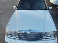 Mercedes-Benz E 230 1990 года за 1 050 000 тг. в Астана