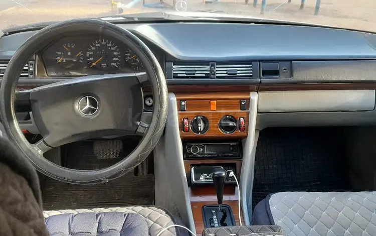 Mercedes-Benz E 230 1990 года за 950 000 тг. в Астана