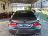 Toyota Camry 2021 года за 14 000 000 тг. в Алматы – фото 2