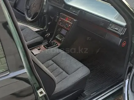 Mercedes-Benz E 220 1994 года за 1 650 000 тг. в Алматы – фото 5