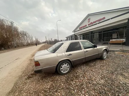 Mercedes-Benz E 220 1993 года за 1 000 000 тг. в Байконыр – фото 3