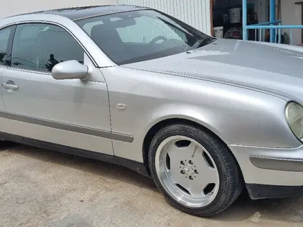 Mercedes-Benz CLK 320 1997 года за 3 500 000 тг. в Шиели – фото 3