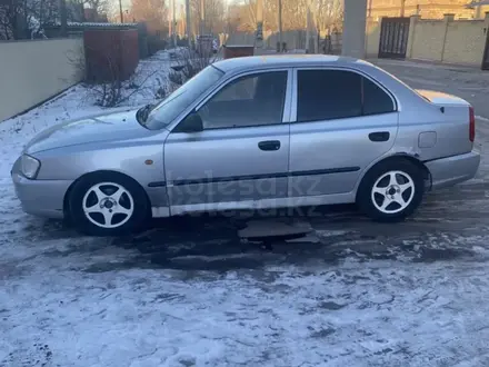 Hyundai Accent 2005 года за 1 100 000 тг. в Караганда – фото 2