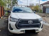 Toyota Hilux 2021 года за 18 500 000 тг. в Астана – фото 2