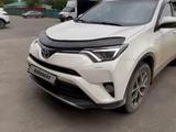 Toyota RAV4 2017 года за 12 800 000 тг. в Актобе – фото 3