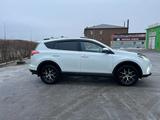 Toyota RAV4 2017 года за 12 800 000 тг. в Актобе