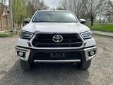 Toyota Hilux 2024 года за 21 000 000 тг. в Актобе – фото 2