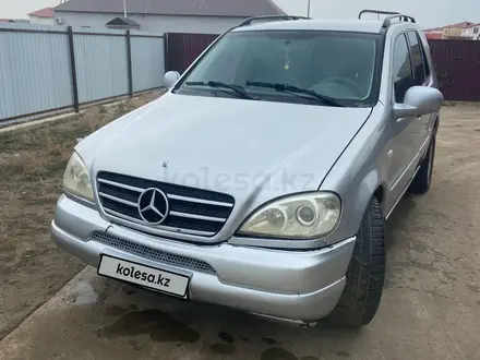 Mercedes-Benz ML 320 1999 года за 2 000 000 тг. в Атырау – фото 4