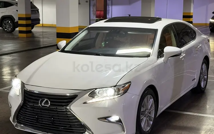Lexus ES 300h 2015 года за 7 500 000 тг. в Актау