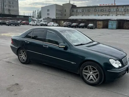 Mercedes-Benz C 200 2002 года за 4 200 000 тг. в Семей – фото 3