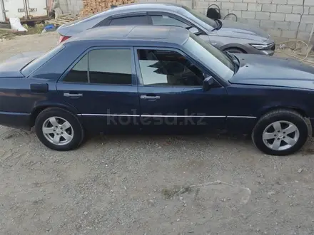 Mercedes-Benz E 200 1987 года за 550 000 тг. в Алматы – фото 3