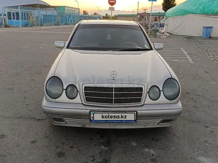 Mercedes-Benz E 230 1997 года за 3 000 000 тг. в Алматы – фото 3