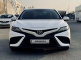 Toyota Camry 2021 года за 13 500 000 тг. в Алматы – фото 4