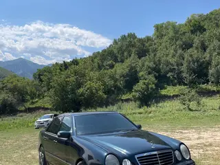 Mercedes-Benz E 320