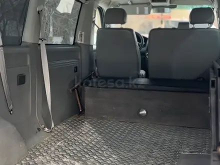 Volkswagen Transporter 2004 года за 7 200 000 тг. в Актобе – фото 5