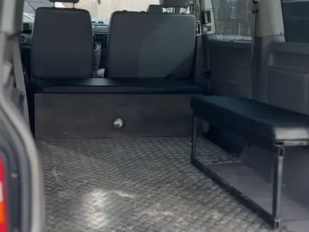 Volkswagen Transporter 2004 года за 7 200 000 тг. в Актобе – фото 6