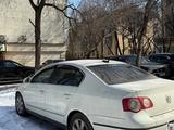 Volkswagen Passat 2005 года за 3 000 000 тг. в Алматы – фото 4