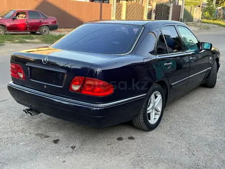 Mercedes-Benz E 280 1997 года за 4 100 000 тг. в Алматы – фото 3