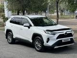 Toyota RAV4 2020 годаүшін13 800 000 тг. в Караганда