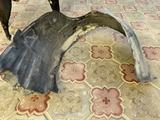 Камри 50 SE подкрылок ОРИГИНАЛ за 20 000 тг. в Жанаозен – фото 2