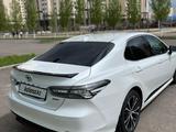 Toyota Camry 2021 года за 17 800 000 тг. в Астана – фото 5