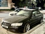 Toyota Camry 2000 года за 2 200 000 тг. в Алматы – фото 2